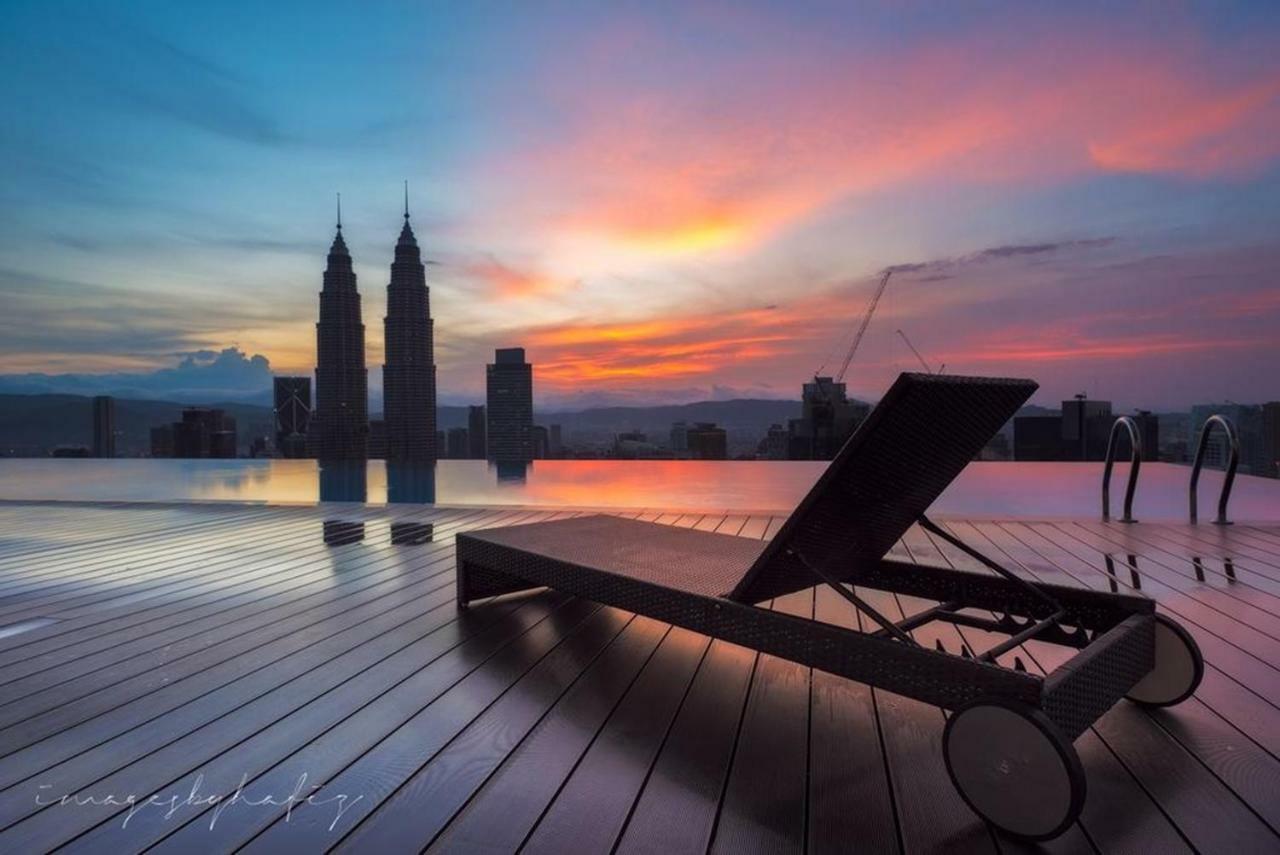 Klcc Inifinity Pool - The Regalia Residences & Suites By Kl Minsu Kuala Lumpur Zewnętrze zdjęcie