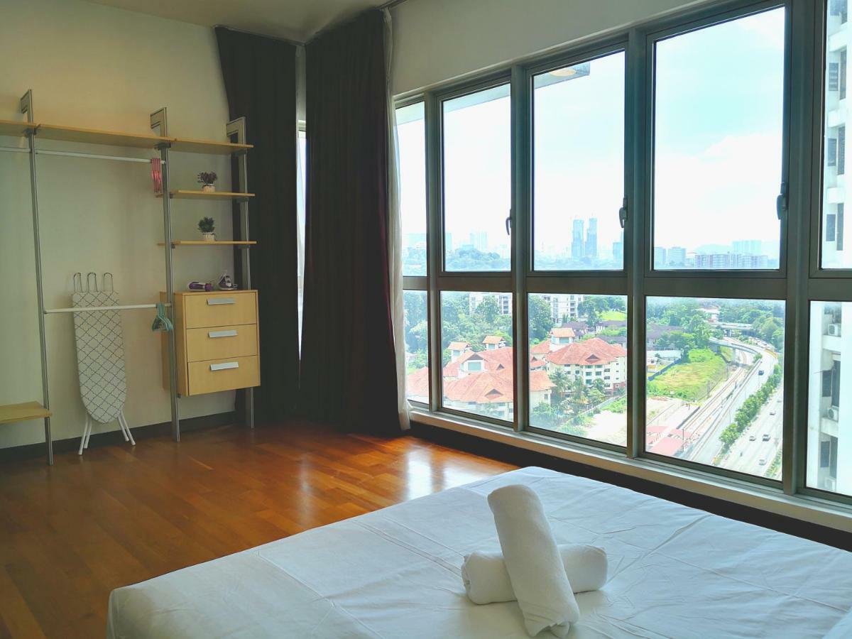 Klcc Inifinity Pool - The Regalia Residences & Suites By Kl Minsu Kuala Lumpur Zewnętrze zdjęcie