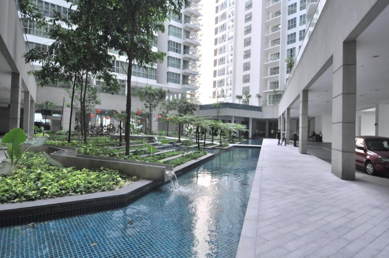 Klcc Inifinity Pool - The Regalia Residences & Suites By Kl Minsu Kuala Lumpur Zewnętrze zdjęcie
