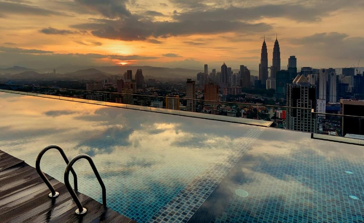 Klcc Inifinity Pool - The Regalia Residences & Suites By Kl Minsu Kuala Lumpur Zewnętrze zdjęcie