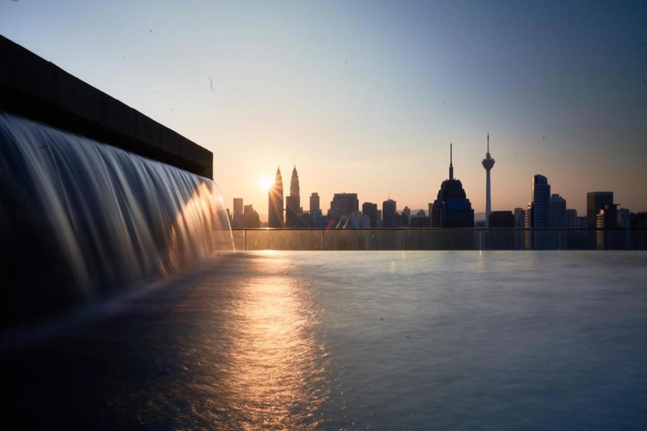 Klcc Inifinity Pool - The Regalia Residences & Suites By Kl Minsu Kuala Lumpur Zewnętrze zdjęcie