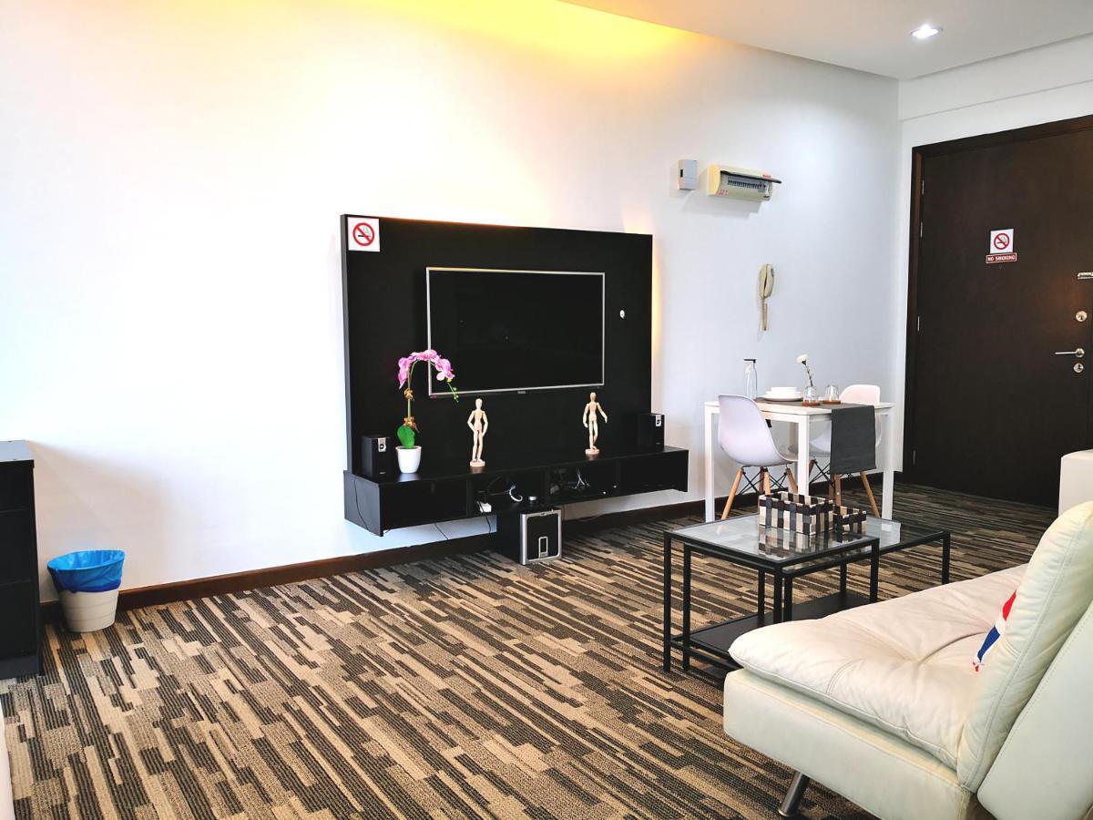 Klcc Inifinity Pool - The Regalia Residences & Suites By Kl Minsu Kuala Lumpur Zewnętrze zdjęcie